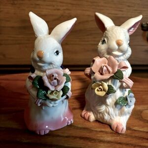 Ceramic Vintage Easter Bunnies Rabbits White Pair Holding Roses 5”